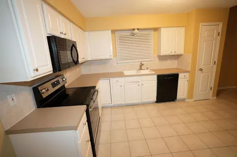 Kitchen - 124 Beech Dr, Delaware, OH 43015 photo 1 of 3