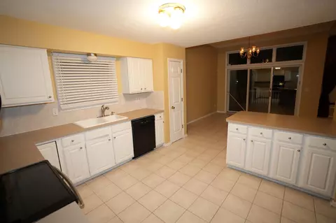 Kitchen - 124 Beech Dr, Delaware, OH 43015 photo 2 of 3