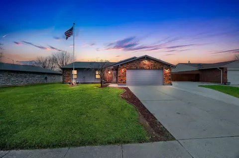 6171 Shull Rd, Dayton, OH 45424