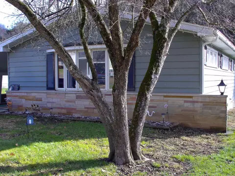 100 Saint Charles St, Nelsonville, OH 45764