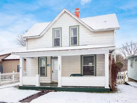 1063 Columbus St, Harrisburg, OH 43126