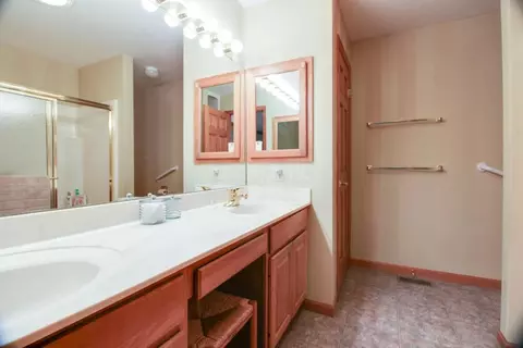 Bath - 1468 Eagle Way, Marion, OH 43302 photo 2 of 6