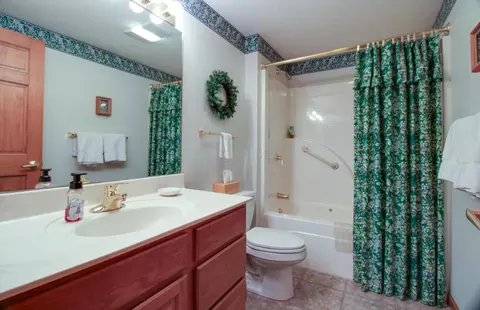 Bath - 1468 Eagle Way, Marion, OH 43302 photo 1 of 6