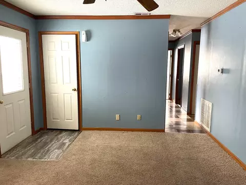 400 Avon Dr, Circleville, OH 43113 photo 9