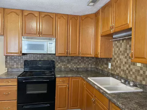 400 Avon Dr, Circleville, OH 43113 photo 5