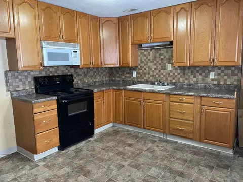 400 Avon Dr, Circleville, OH 43113 photo 4