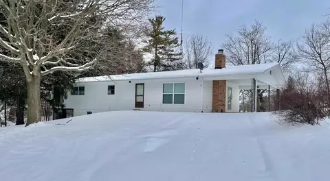 20 Circle Ave, New Holland, OH 43145