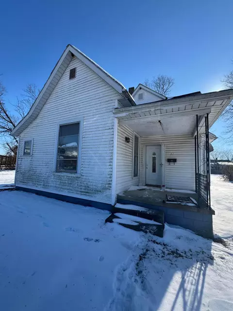 31 State St, Jeffersonville, OH 43128