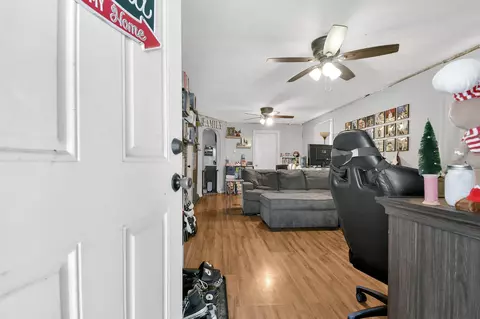 Entry Way - 473 Smith St, Marion, OH 43302 photo 1 of 4