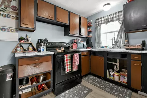 Kitchen - 473 Smith St, Marion, OH 43302 photo 3 of 4