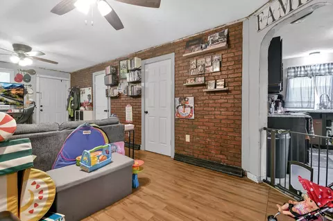 Entry Way - 473 Smith St, Marion, OH 43302 photo 2 of 4
