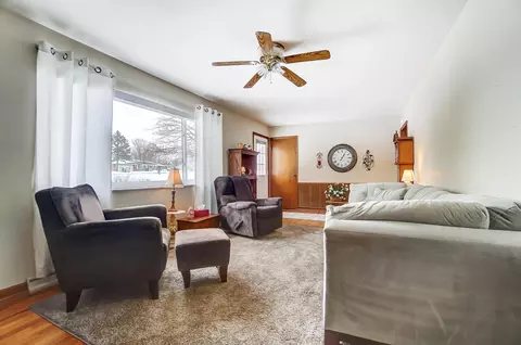 Living - 2453 Thor Dr, Springfield, OH 45503 photo 3 of 4