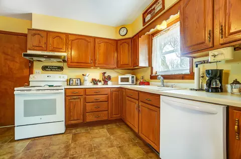 Kitchen - 2453 Thor Dr, Springfield, OH 45503 photo 4 of 4