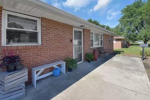 184 E Center St, London, OH 43140