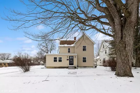 352 N Pearl St, Crestline, OH 44827
