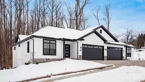 3462 Jamestown Dr, Zanesville, OH 43701
