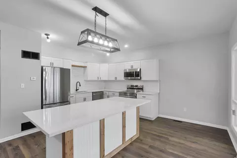 Kitchen - 355 E 5th Ave, Lancaster, OH 43130 photo 1 of 3