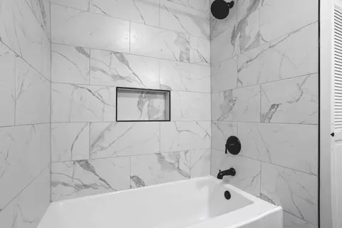 Bath - 355 E 5th Ave, Lancaster, OH 43130 photo 2 of 3