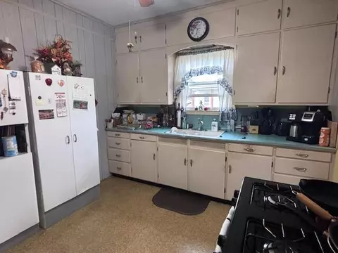 Kitchen - 117 E Postal Ave, Newark, OH 43055 photo 1 of 3