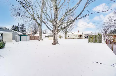 Exterior - 1065 Sunshine St, Circleville, OH 43113 photo 5 of 9