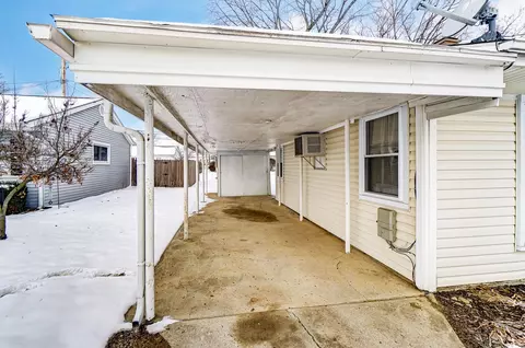 Exterior - 1065 Sunshine St, Circleville, OH 43113 photo 3 of 9