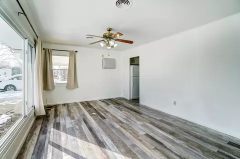 Living - 1065 Sunshine St, Circleville, OH 43113 photo 3 of 4