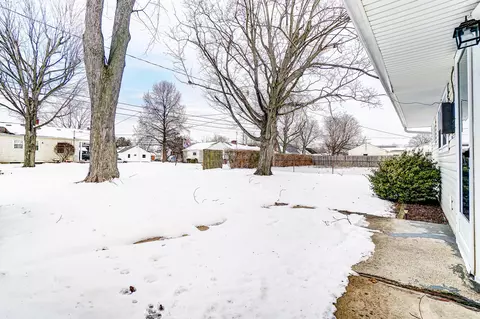 Exterior - 1065 Sunshine St, Circleville, OH 43113 photo 7 of 9