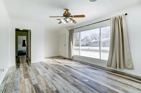 Living - 1065 Sunshine St, Circleville, OH 43113 photo 1 of 4