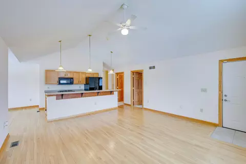 Living - 2002 Farmbrook Cir N #4, Grove City, OH 43123 photo 3 of 15