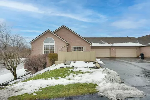 2002 Farmbrook Cir N #4, Grove City, OH 43123