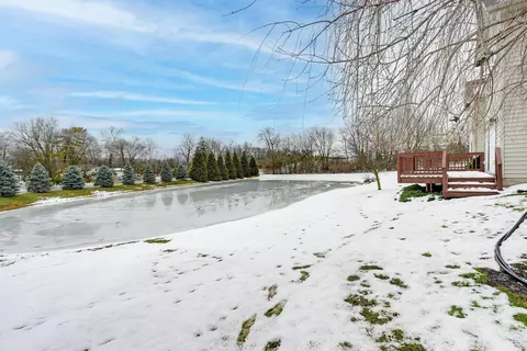 Exterior - 2002 Farmbrook Cir N #4, Grove City, OH 43123 photo 5 of 6