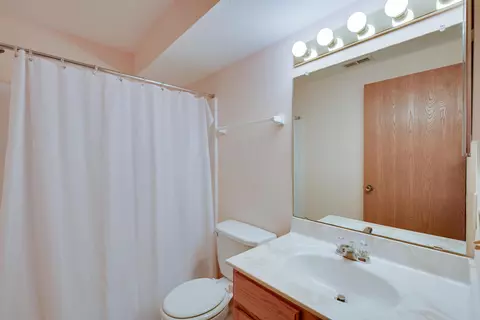 Bath - 2002 Farmbrook Cir N #4, Grove City, OH 43123 photo 3 of 3