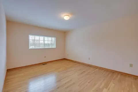 Bedroom - 2002 Farmbrook Cir N #4, Grove City, OH 43123 photo 2 of 14