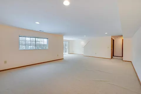 Living - 2002 Farmbrook Cir N #4, Grove City, OH 43123 photo 11 of 15