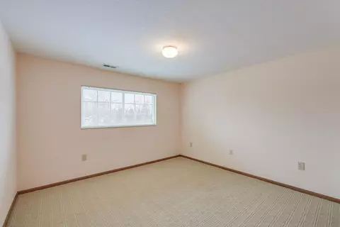 Bedroom - 2002 Farmbrook Cir N #4, Grove City, OH 43123 photo 11 of 14