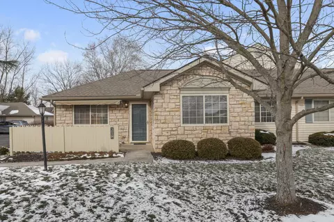 218 Pioneer Cir, Pickerington, OH 43147