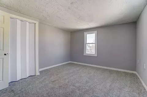 Bedroom - 419 E Rose St, Springfield, OH 45505 photo 4 of 8