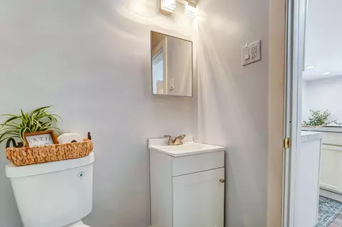 Bath - 419 E Rose St, Springfield, OH 45505 photo 2 of 3