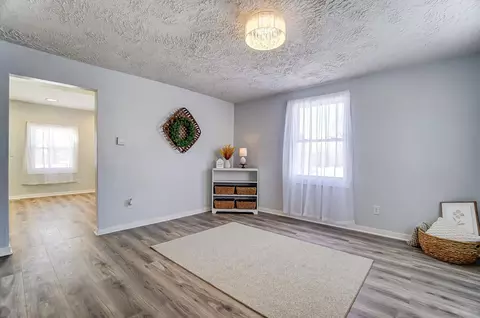 Living - 419 E Rose St, Springfield, OH 45505 photo 1 of 1