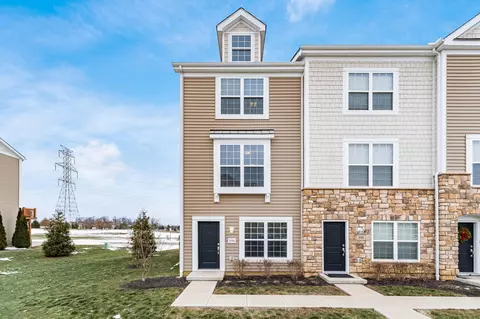 296 Autumn Ridge Cir, Pickerington, OH 43147