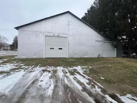 23 Maple Ave, Utica, OH 43080