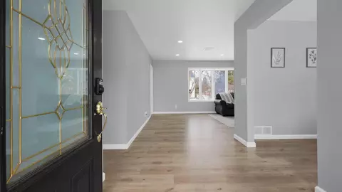 Entry Way - 566 Willow Ln, Circleville, OH 43113 photo 1 of 4