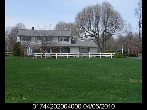 8959 Robinhood Cir, Westerville, OH 43082