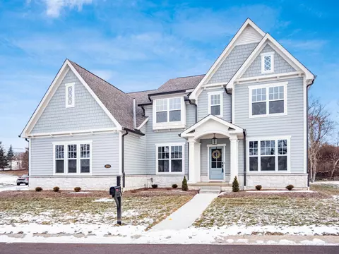 2064 Scioto Pointe Dr, Columbus, OH 43221