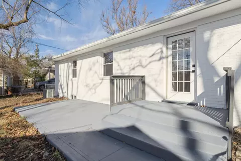 Exterior - 209 Pingree Dr, Worthington, OH 43085 photo 2 of 4