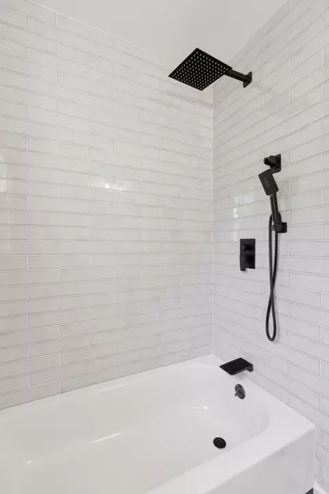 Bath - 209 Pingree Dr, Worthington, OH 43085 photo 2 of 3