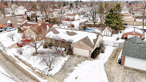 1837 Harris Ln, Xenia, OH 45385