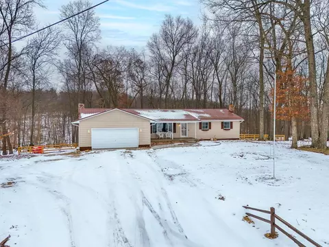 8993 Stradley Rd, Saint Louisville, OH 43071