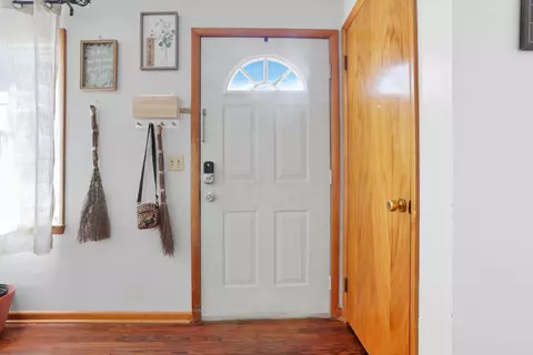 Entry Way - 115 Pool St, Lancaster, OH 43130 photo 1 of 7