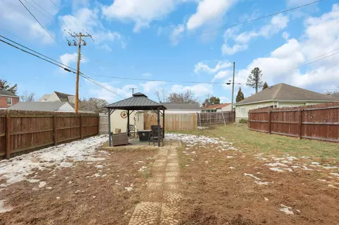 Exterior - 115 Pool St, Lancaster, OH 43130 photo 6 of 11